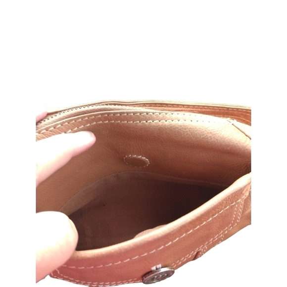 Vintage Wilson's Leather Tan-White Stitch Pocketed Magnetic/Zip Shoulder Purse - Picture 5 of 9